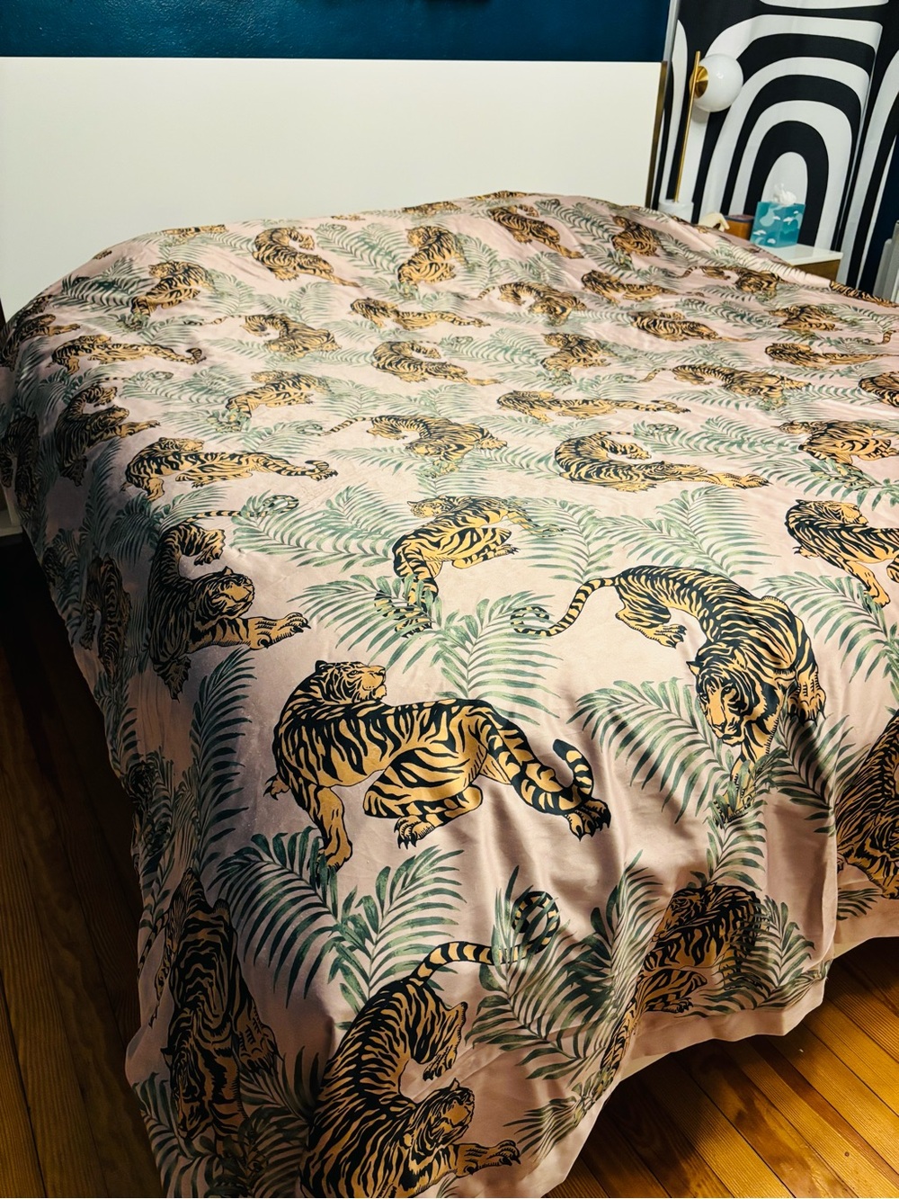 Z Gallerie Tigress Satin King Duvet Cover - Picture 3 of 8